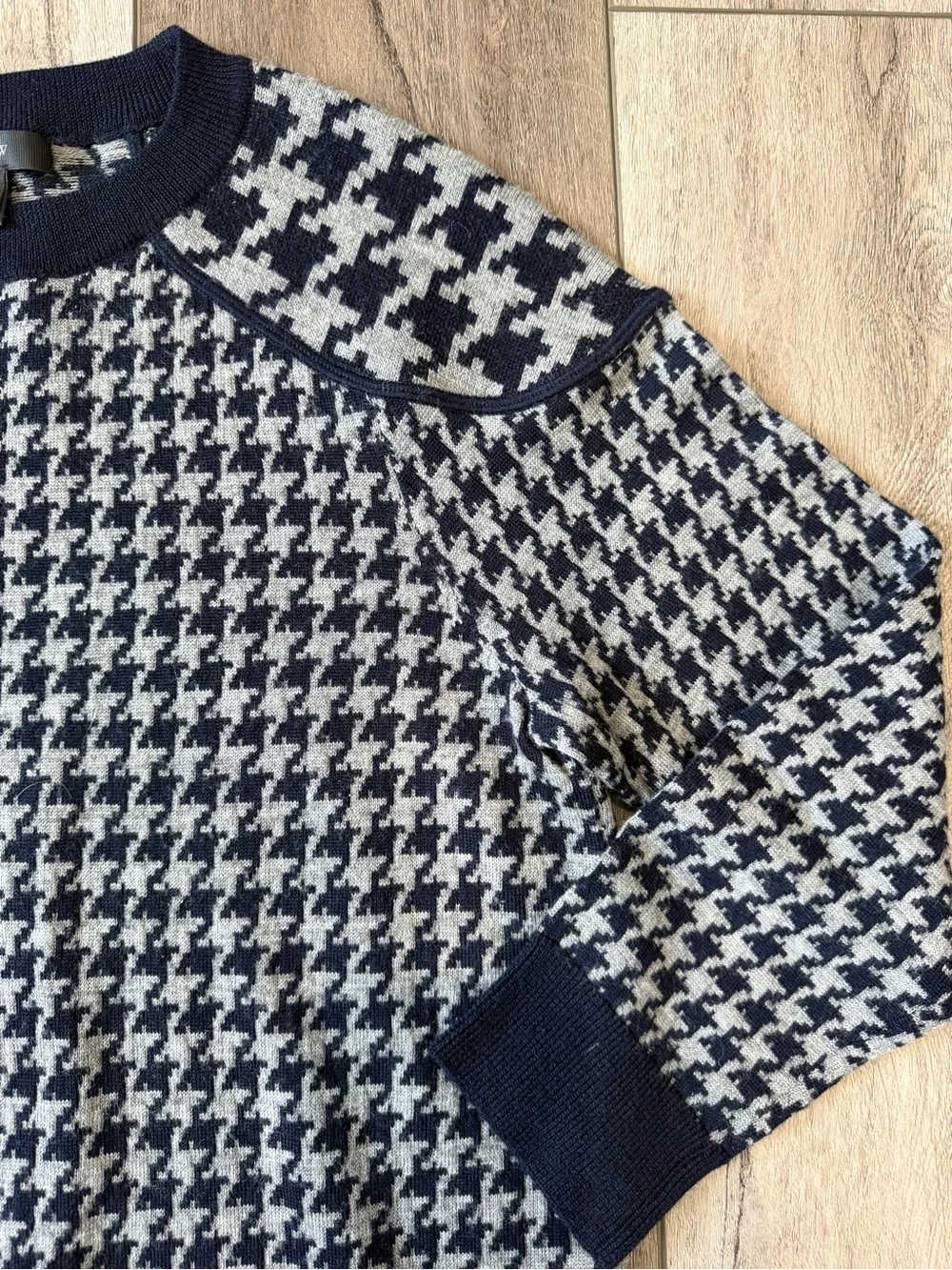 J. Crew- 100% Merino Wool Classic Navy and Grey Houndstooth Crewneck Sweater(M)
